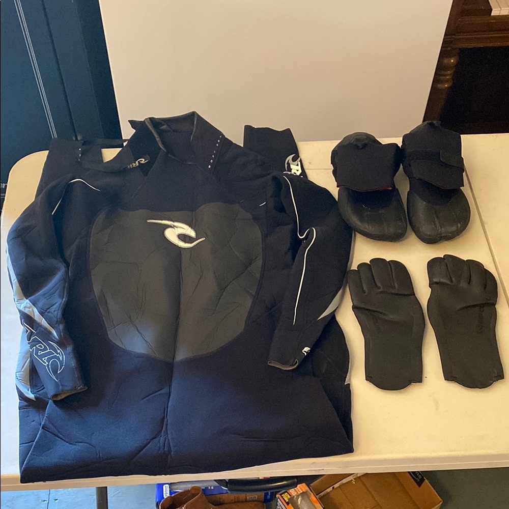 Rip Curl Black Wetsuit Top with Gloves and Booties